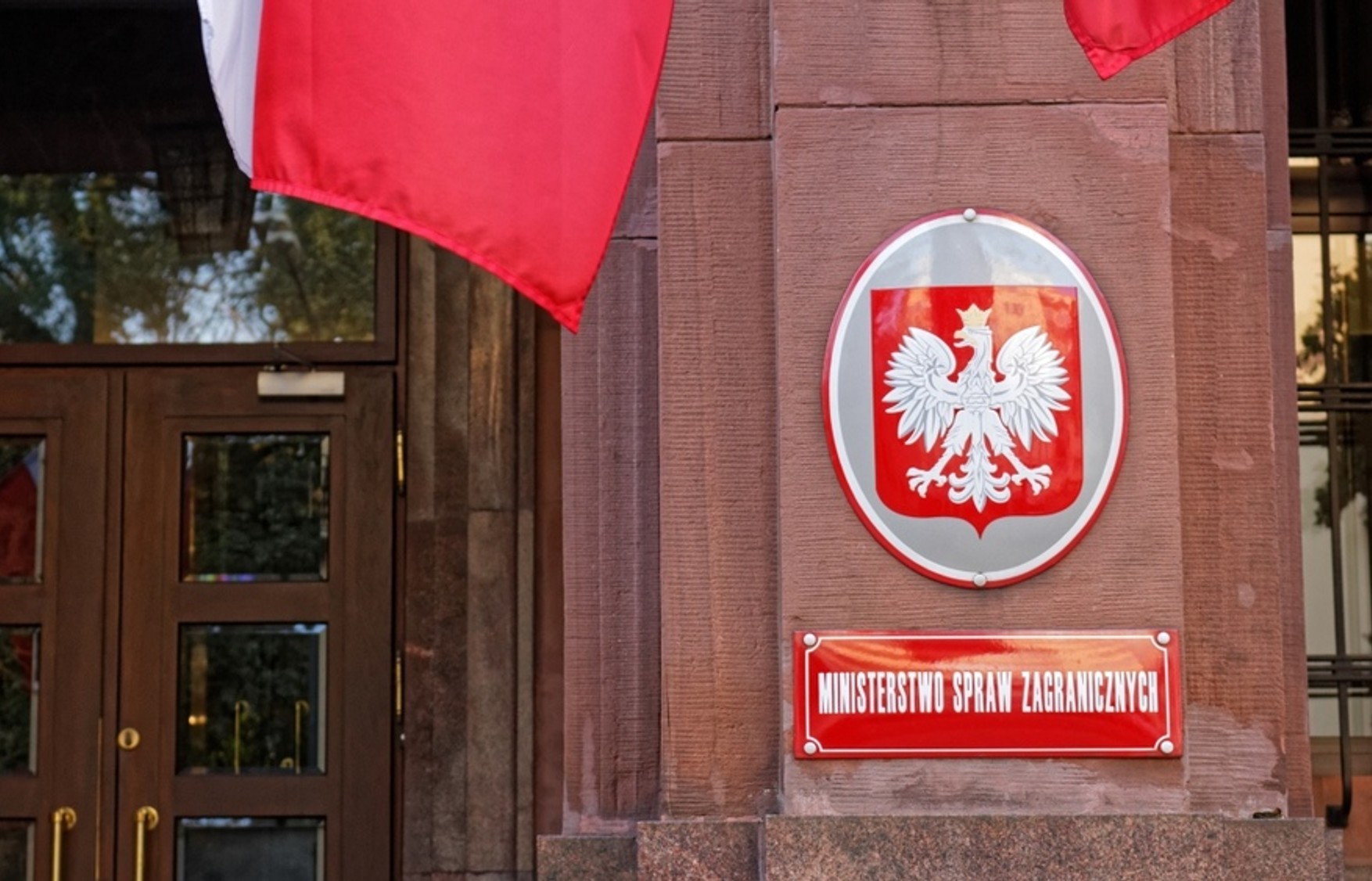 Польша высылает около 40 российских дипломатов — Onet