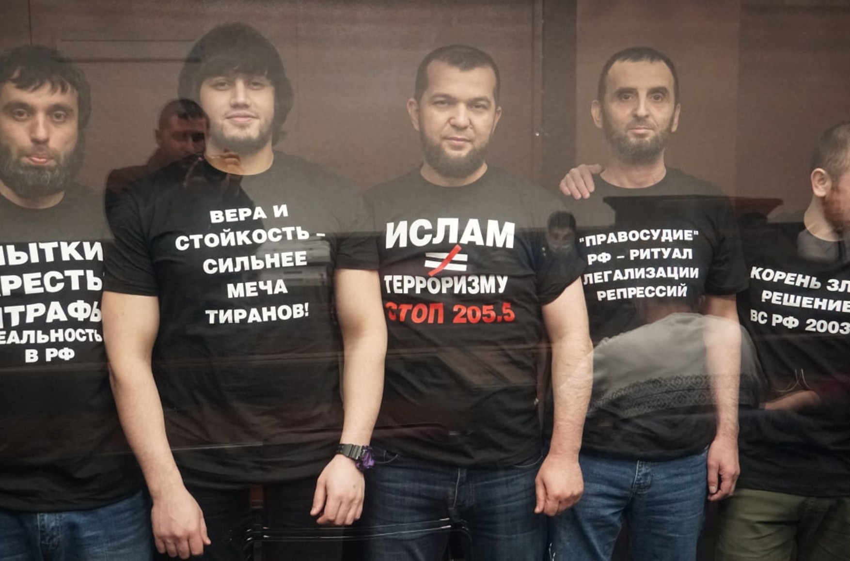 Суд в Ростове-на-Дону вынес приговор пятерым крымским татарам: они получили сроки от 14 до 15 лет