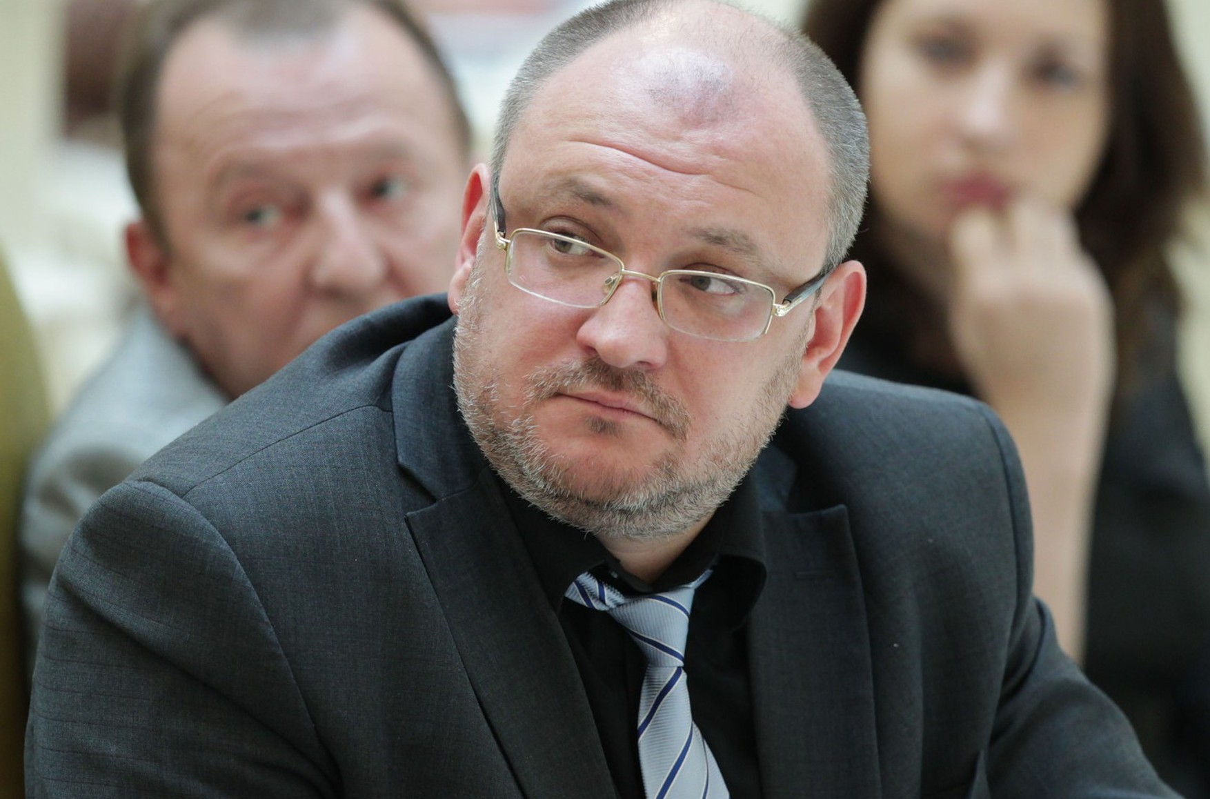 В Петербурге экс-депутата Максима Резника приговорили к пяти месяцам колонии. Этот срок он уже провел под домашним арестом