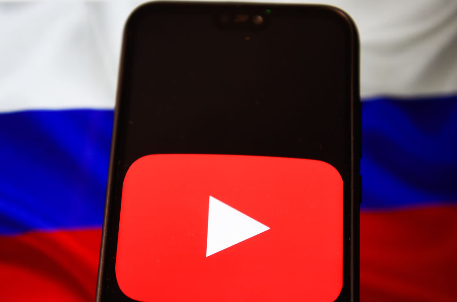 Роскомнадзор озвучил требования к YouTube. Сервису нужно удалить «противоправный и лживый контент» и снять ограничения с российских каналов