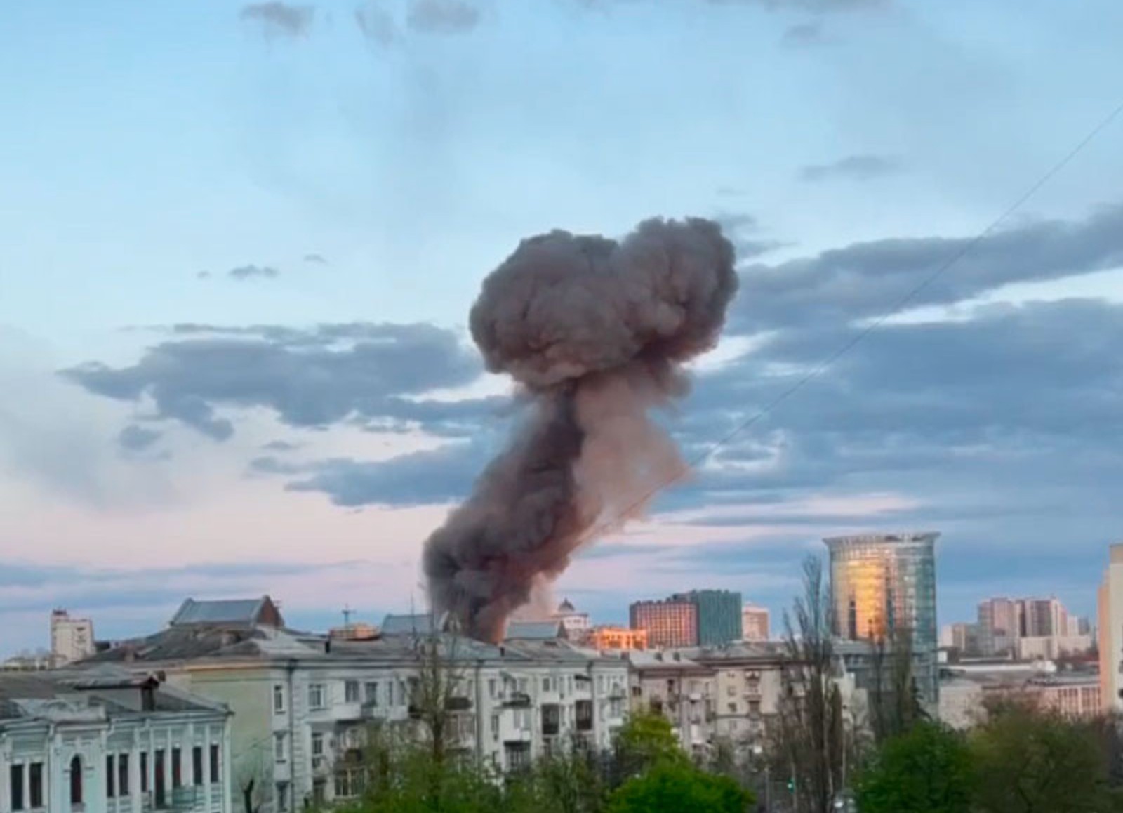 В Киеве во время визита генсека ООН Антониу Гутерриша прогремели взрывы