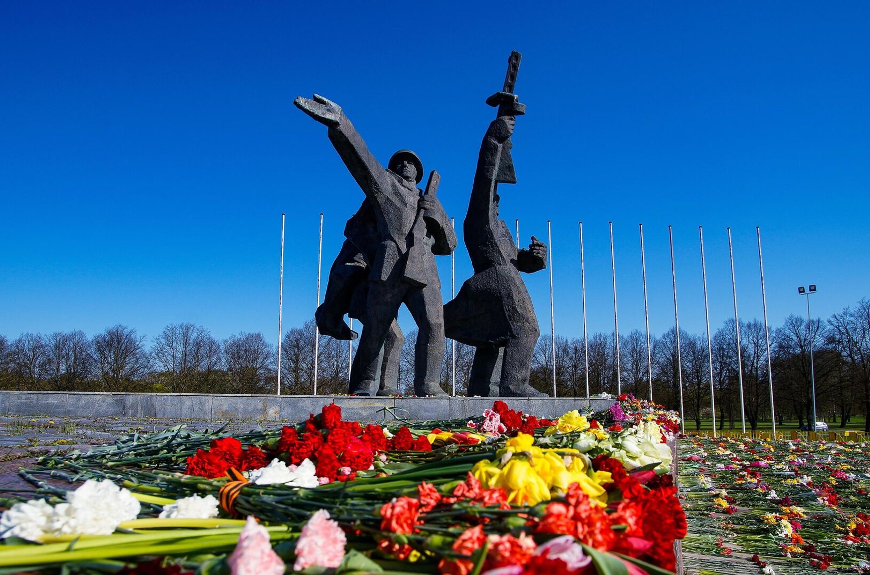 Рижская дума проголосовала за снос советского памятника Освободителям Риги