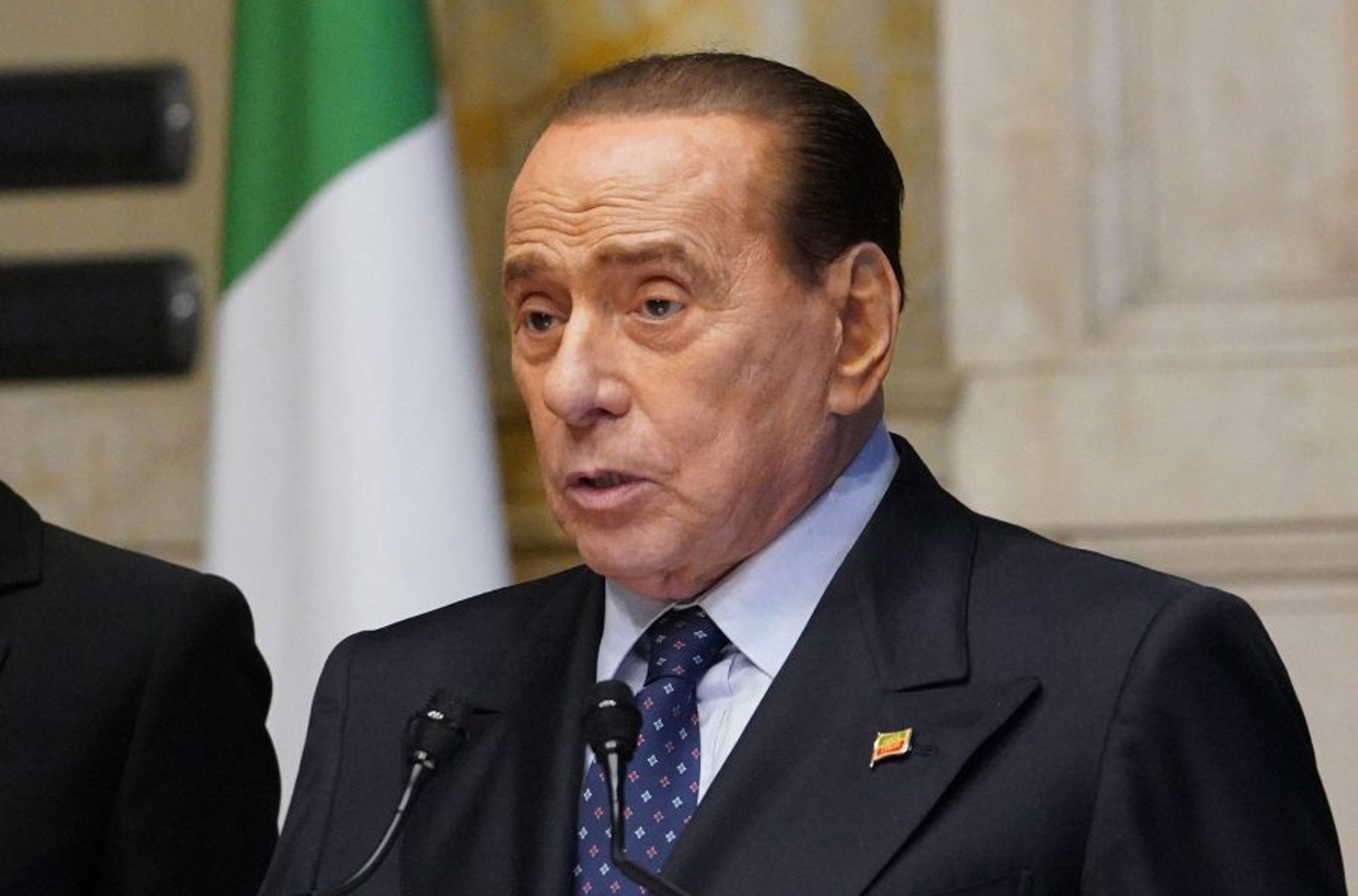 Итальянская прокуратура просит приговорить бывшего премьер-министра Сильвио Берлускони к 6 годам тюрьмы по делу о подкупе свидетелей