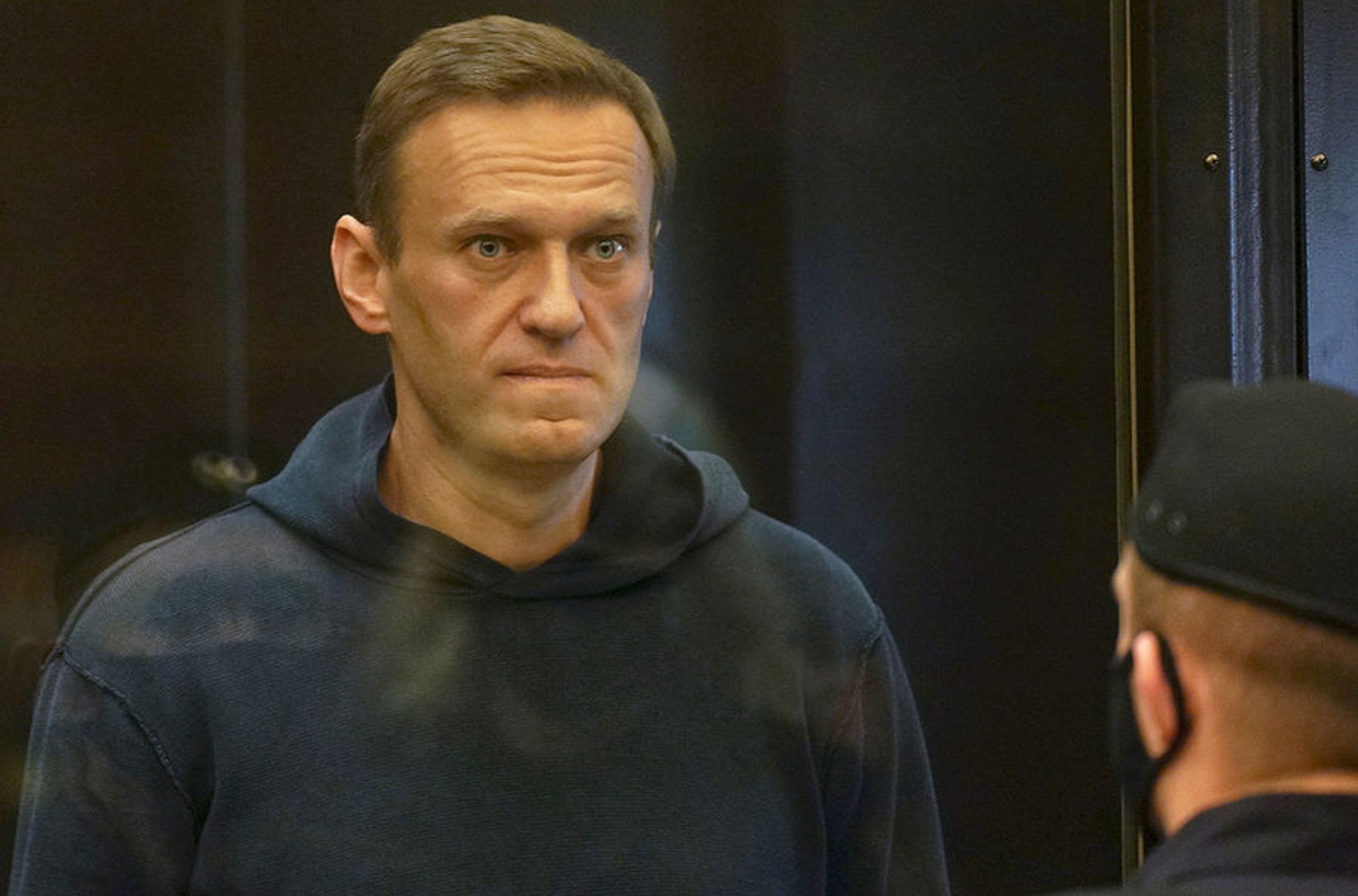 Мосгорсуд оставил в силе приговор Навальному по делу о мошенничестве и неуважении к суду. Теперь его переведут в колонию строгого режима
