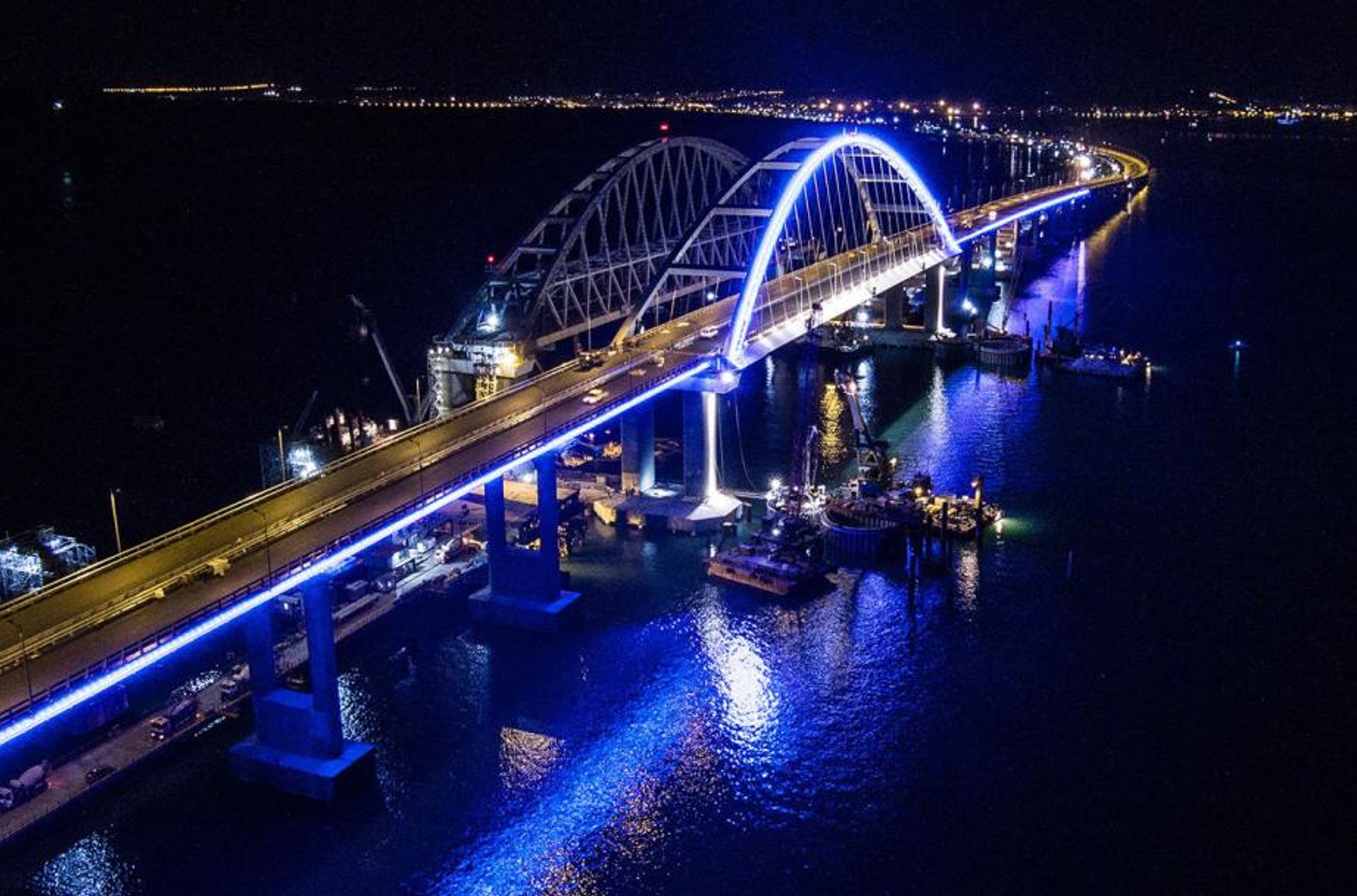 Возможный удар по Крымскому мосту 9 мая, отмена границ Польши с Украиной, горящий «Адмирал Макаров». Главное за день