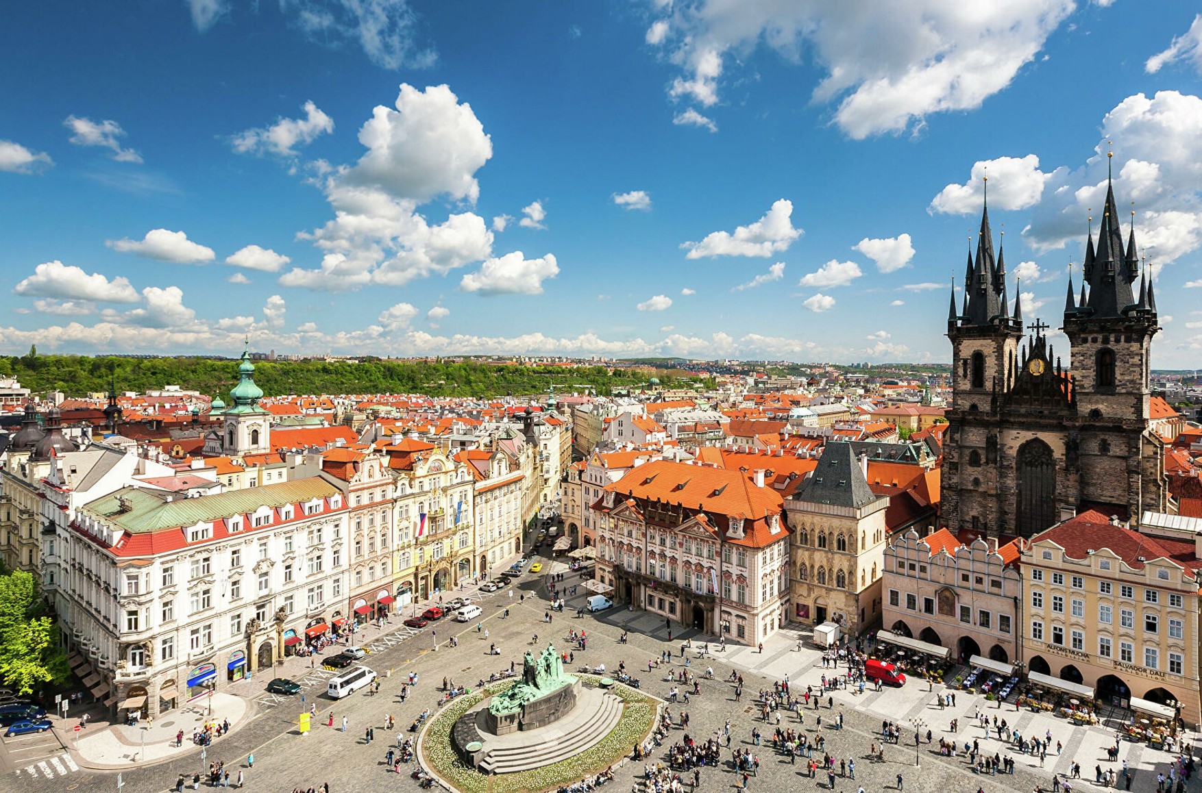Чехия до 2023 года приостановит выдачу виз и ВНЖ россиянам и белорусам