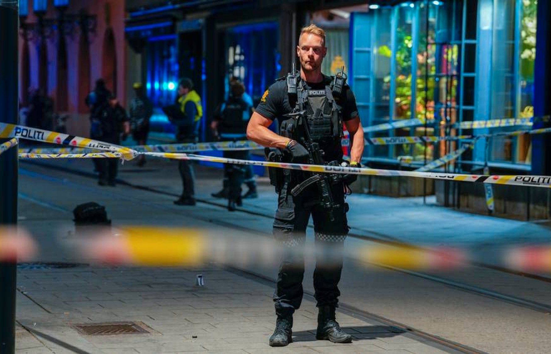 В Осло произошла стрельба в гей-клубе, два человека погибли и как минимум 21 пострадал. Полиция не исключает теракт