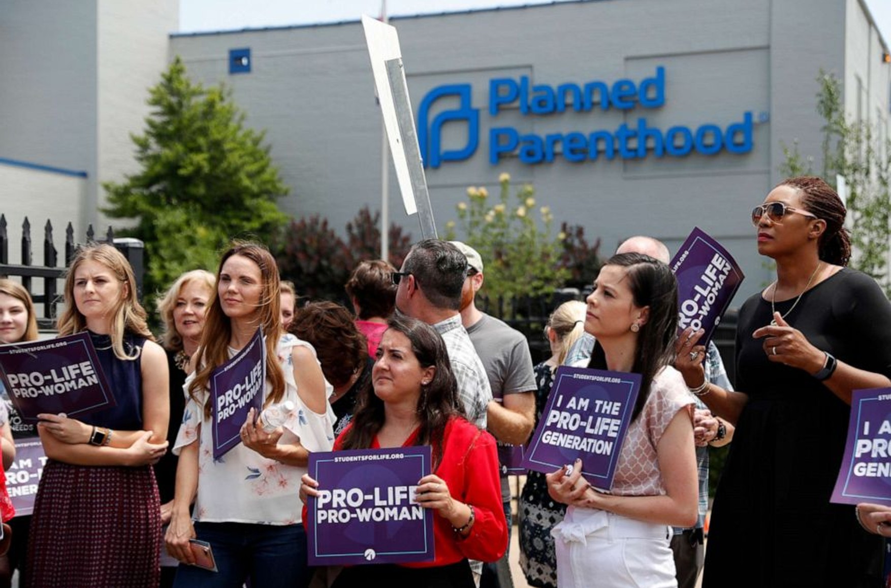 Верховный суд США позволил штатам запрещать аборты