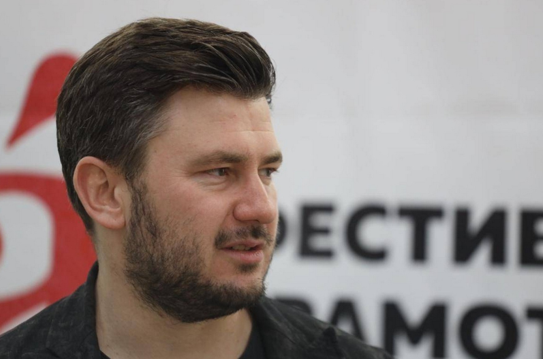Писатель Дмитрий Глуховский объявлен в международный розыск по делу о военных «фейках»