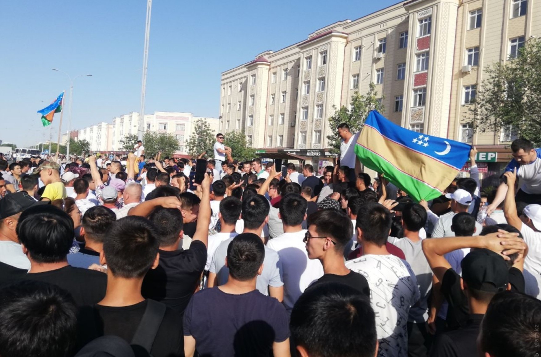 В Каракалпакстане начались протесты против поправок к конституции Узбекистана, из-за которых республика может лишиться суверенного статуса