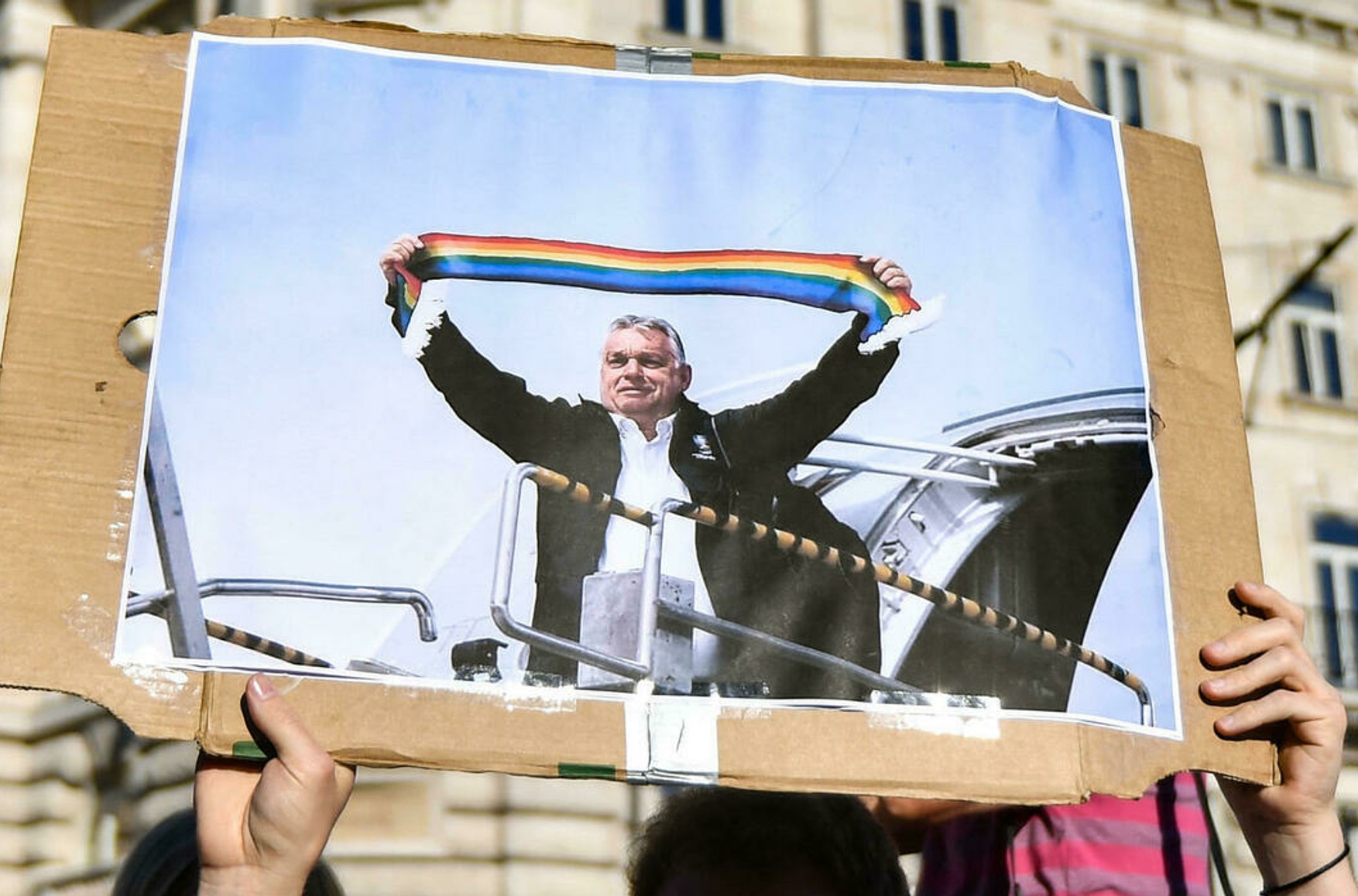 Еврокомиссия подаст в суд на Венгрию из-за закона о запрете ЛГБТ-пропаганды — Reuters