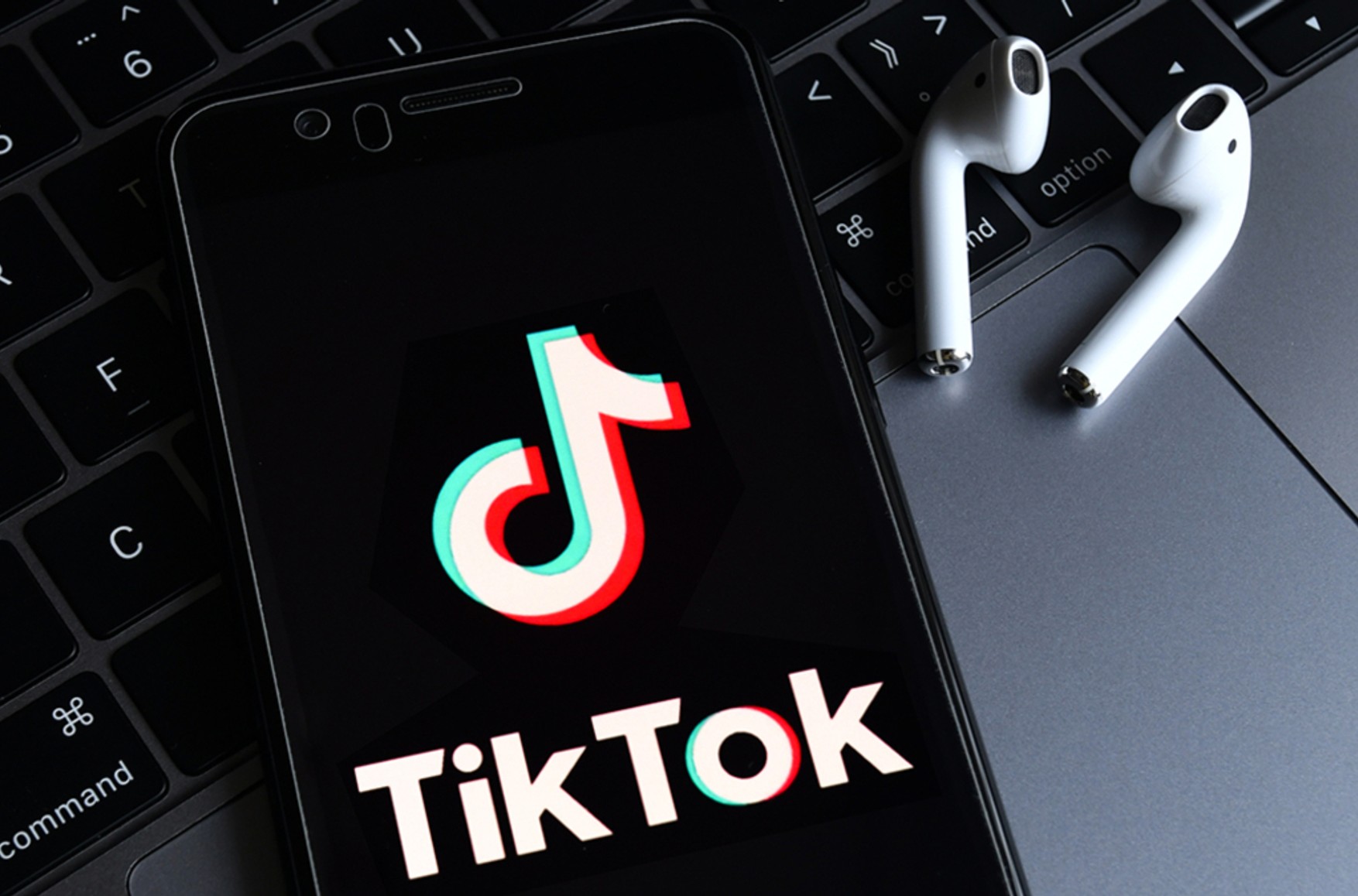 На TikTok подали в суд после гибели детей из-за челленджа с удушением