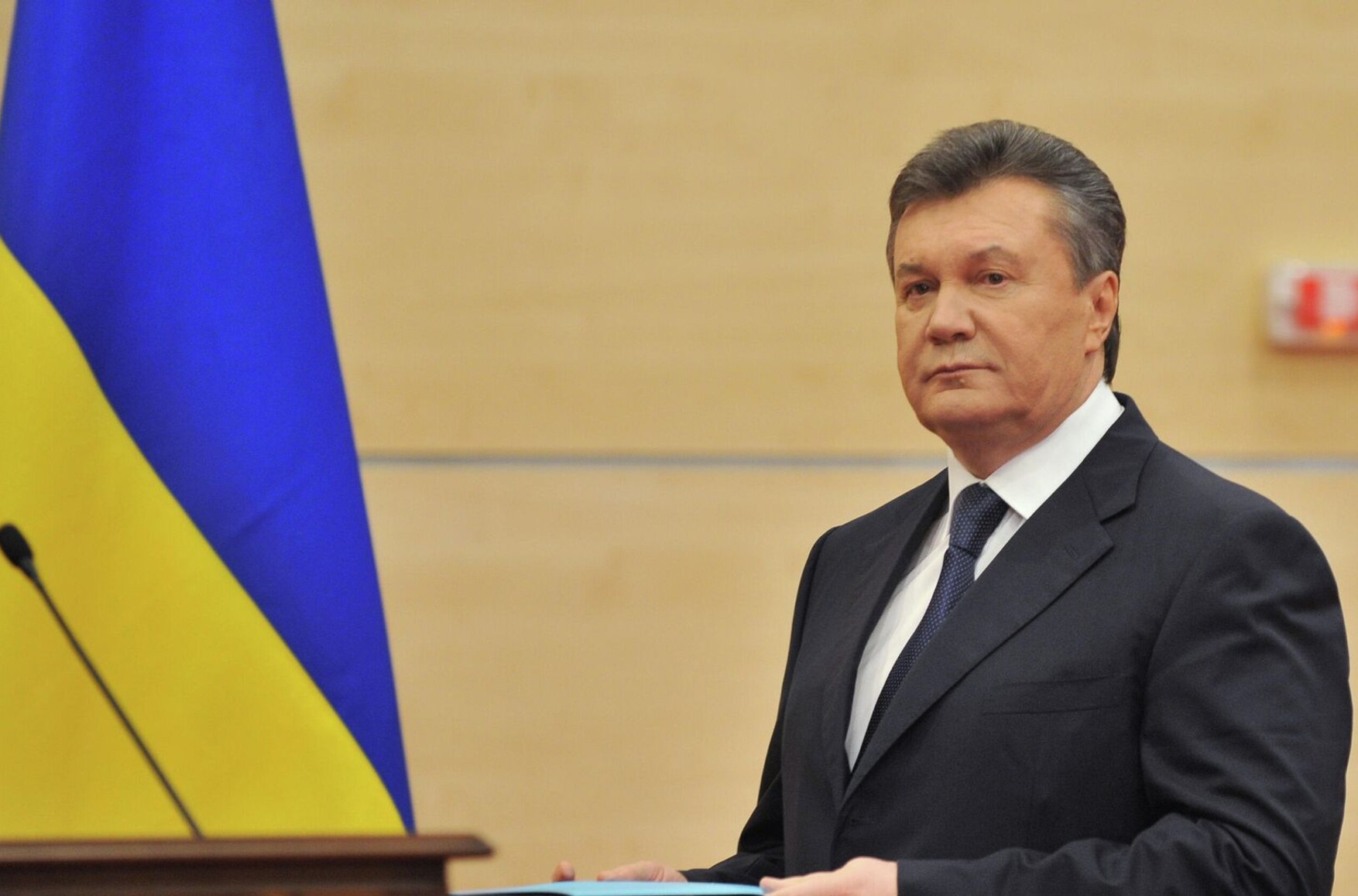ЕС ввел новые санкции против Януковича и его сына за поддержку российского военного вторжения в Украину 