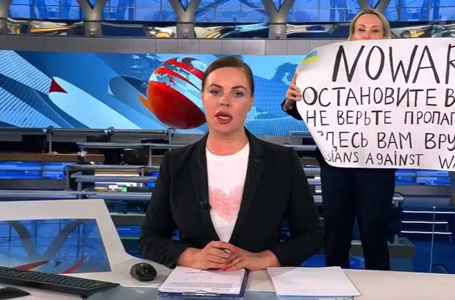 Овсянниковой предъявили обвинение по статье за «фейки» об армии, ей может грозить до 10 лет лишения свободы