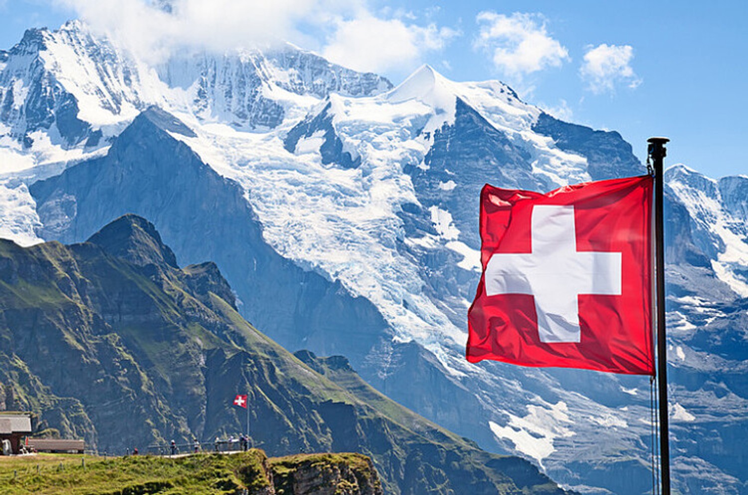 Швейцария приостановила упрощенный визовый режим для россиян
