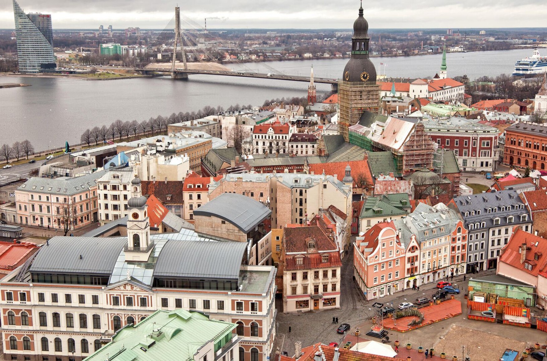 Латвия ограничивает въезд в страну граждан России с шенгенскими визами