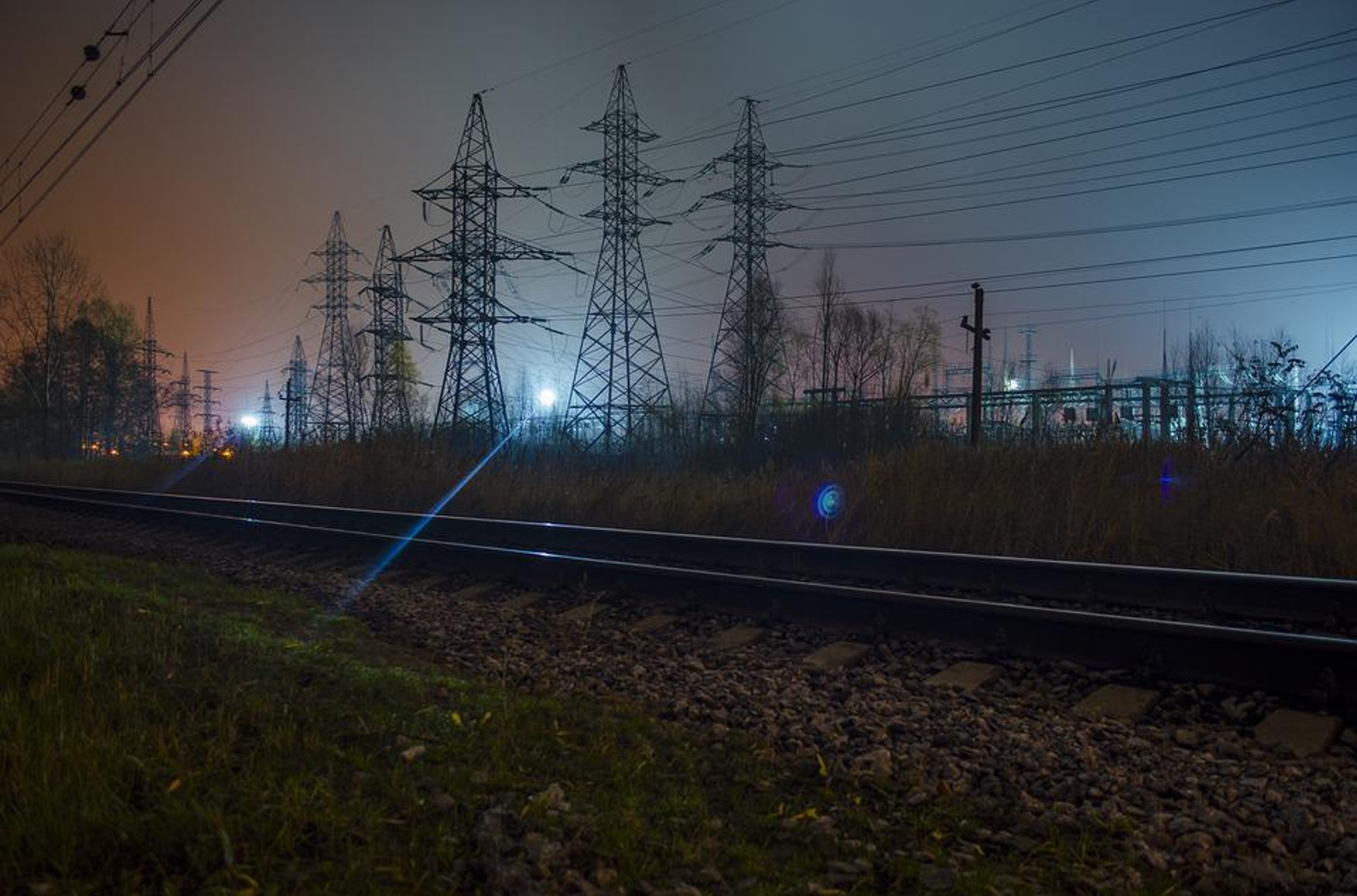 Baza: в Брянской области подорваны опоры ЛЭП рядом с железной дорогой