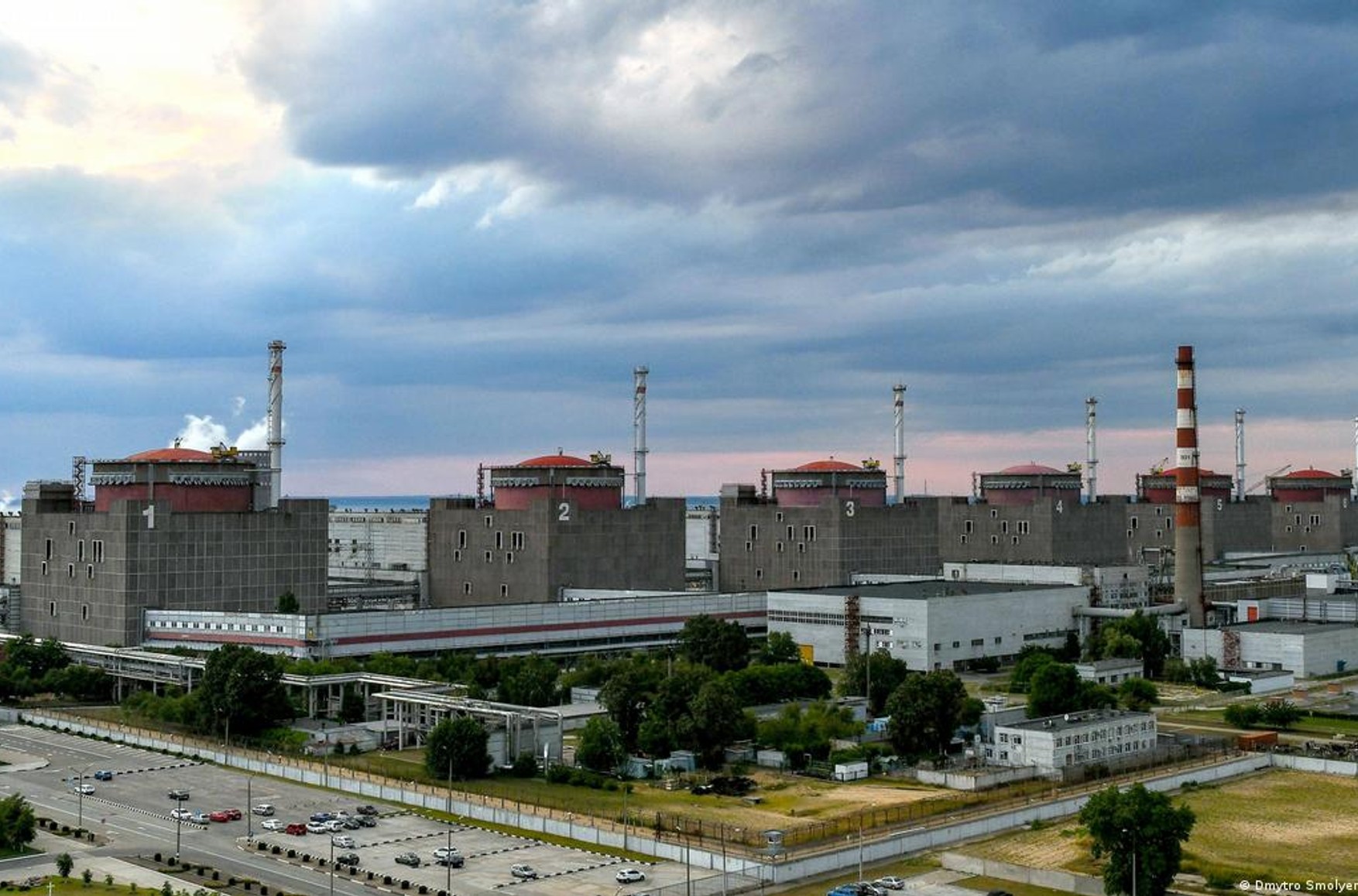 Запорожскую АЭС полностью отключили от украинской энергосети. Снижение нагрузки может привести к повреждению турбины