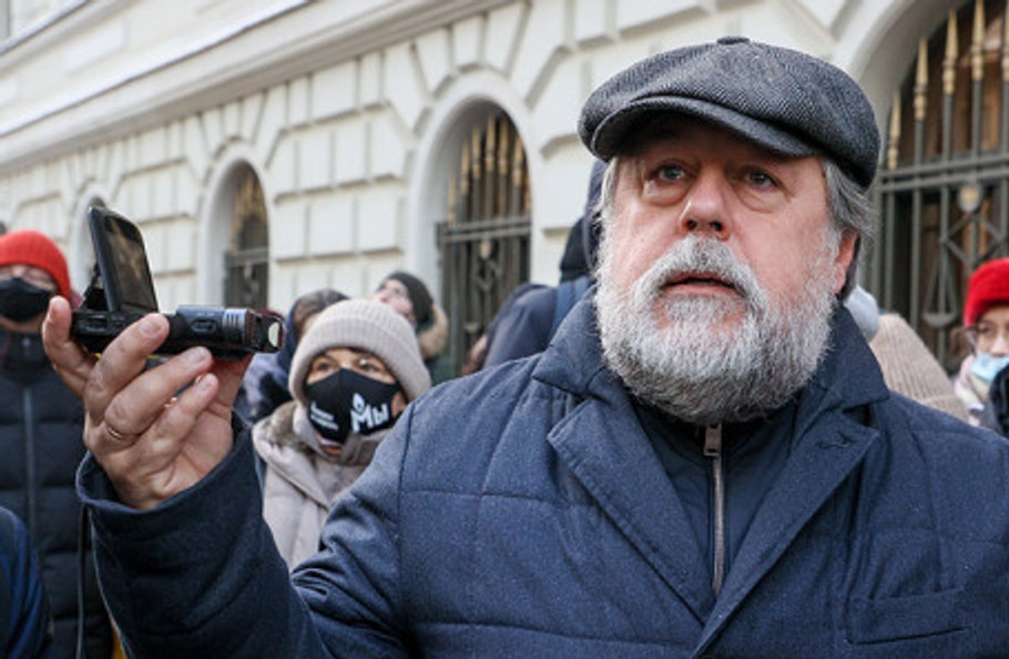 Режиссер Виталий Манский стал подозреваемым по делу о клевете в отношении Никиты Михалкова