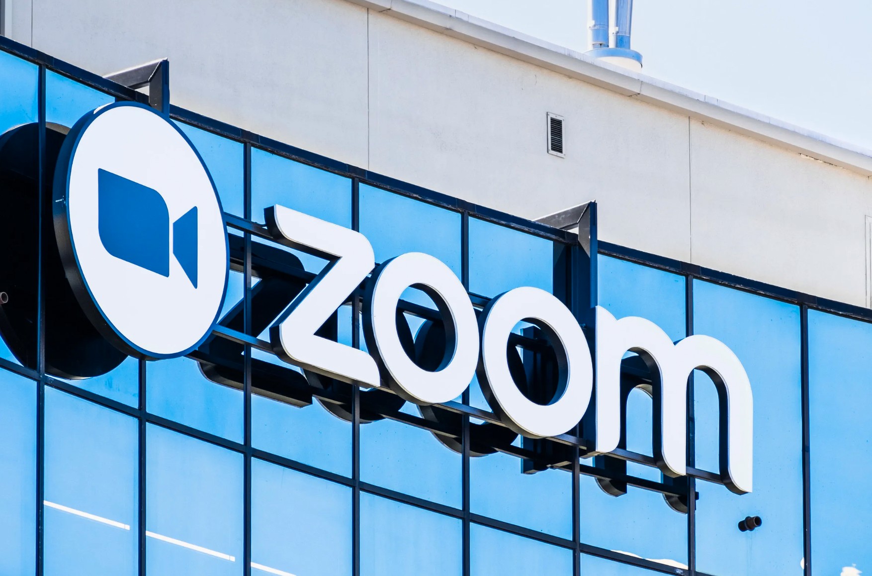 Zoom начал отключать российским вузам оплаченные аккаунты — «Ведомости»