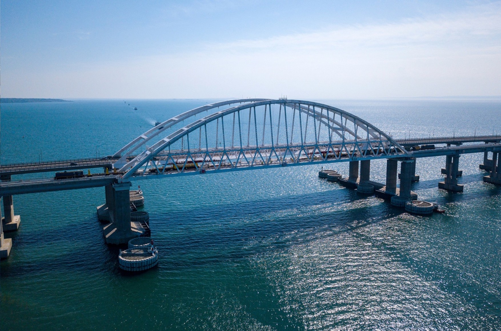Путин после взрыва на Крымском мосту поручил ФСБ усилить защиту перехода через Керченский пролив
