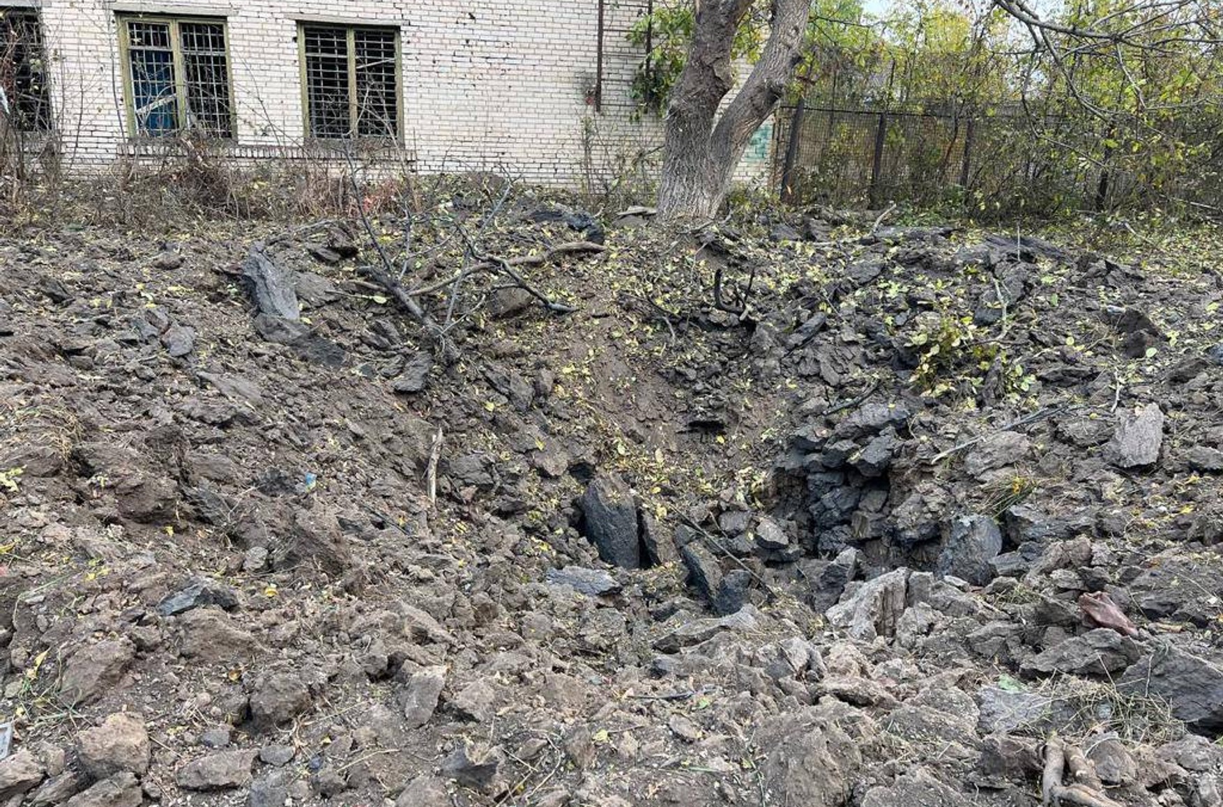 Российские военные нанесли удар по спецшколе в Камышевахе — Офис президента Украины