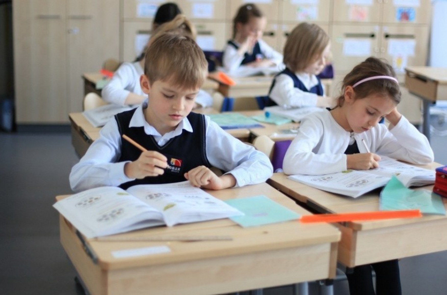 В Петербурге учеников начальной школы предупредили об уголовной ответственности за «фейки» об армии и призывы к санкциям — «Ротонда»