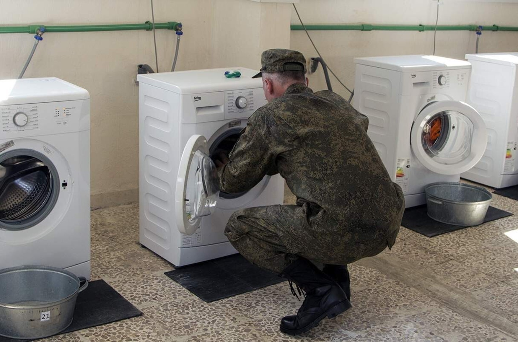 «Ъ»: В Москве полковника Генштаба арестовали за взятку стиральной машиной от военкома