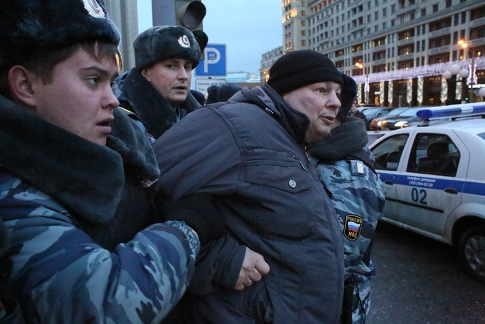 «Приехали люди в балаклавах, положили в пол, увезли». В Москве задержали активиста Михаила Кригера