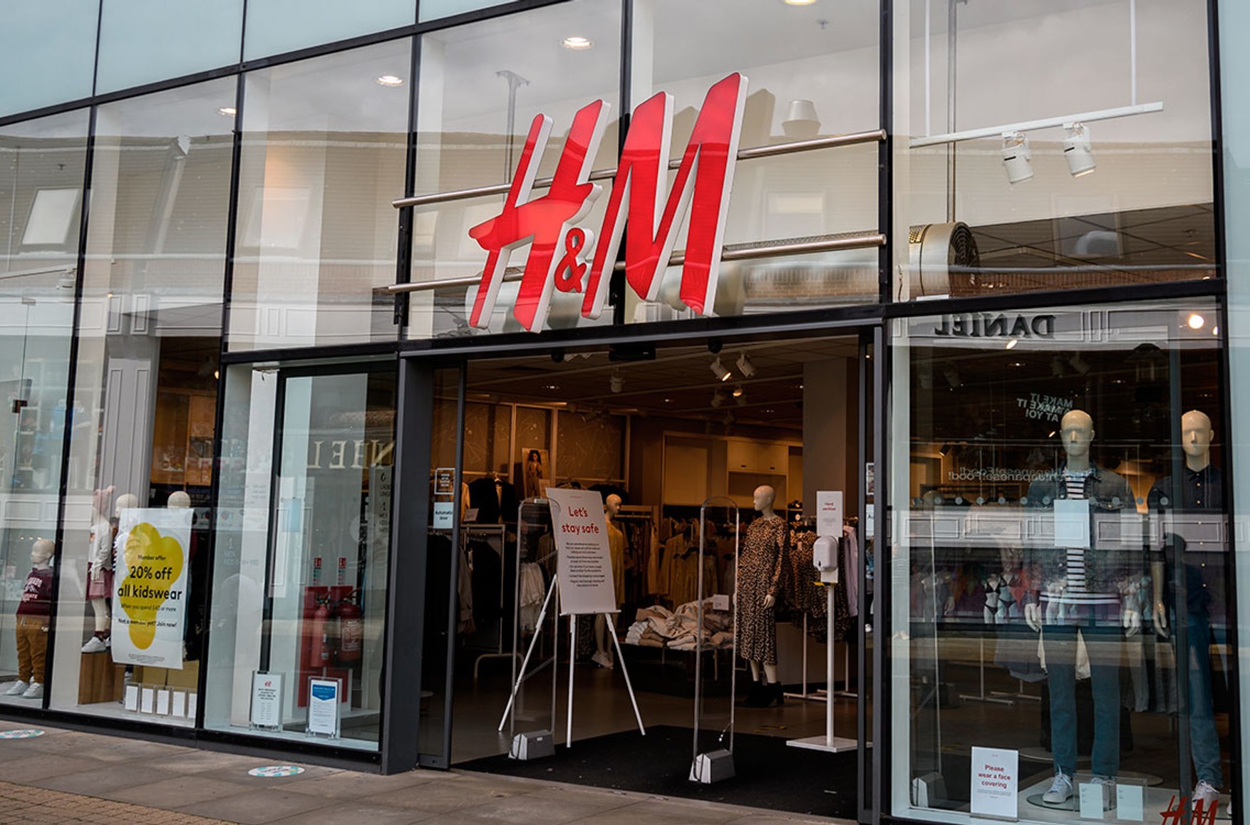 H&amp;M в России заменят отечественными брендами — ТАСС