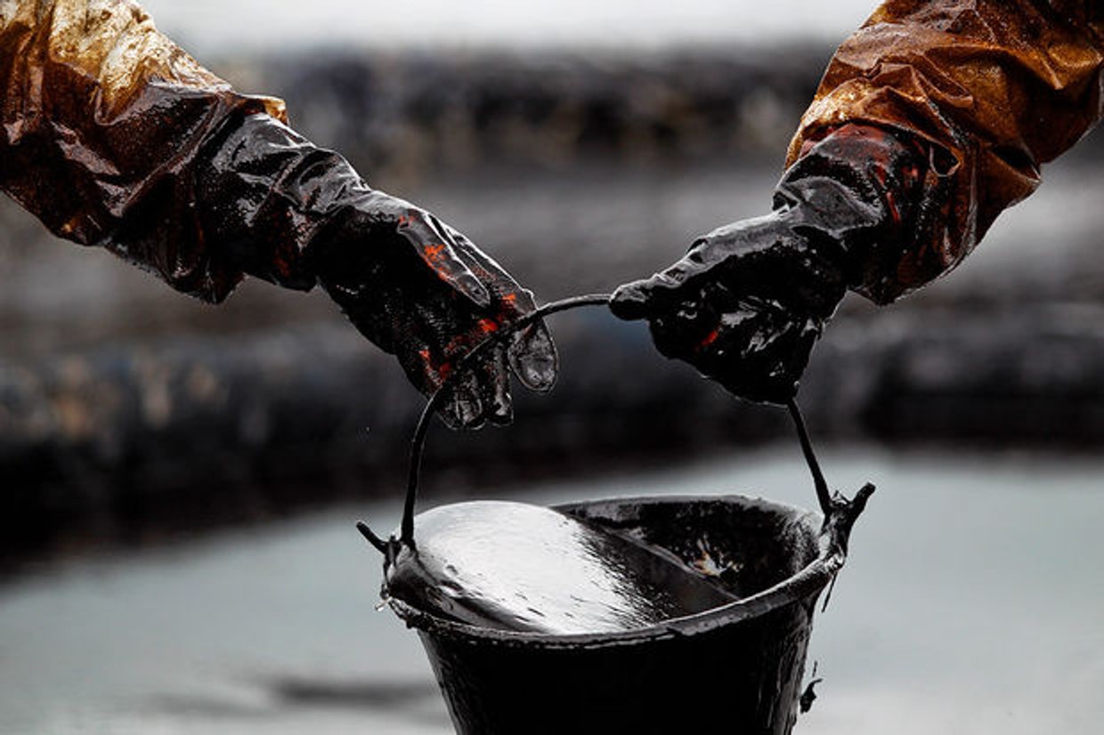 Мировой рынок нефти начал падать в преддверии санкций против российской нефти
