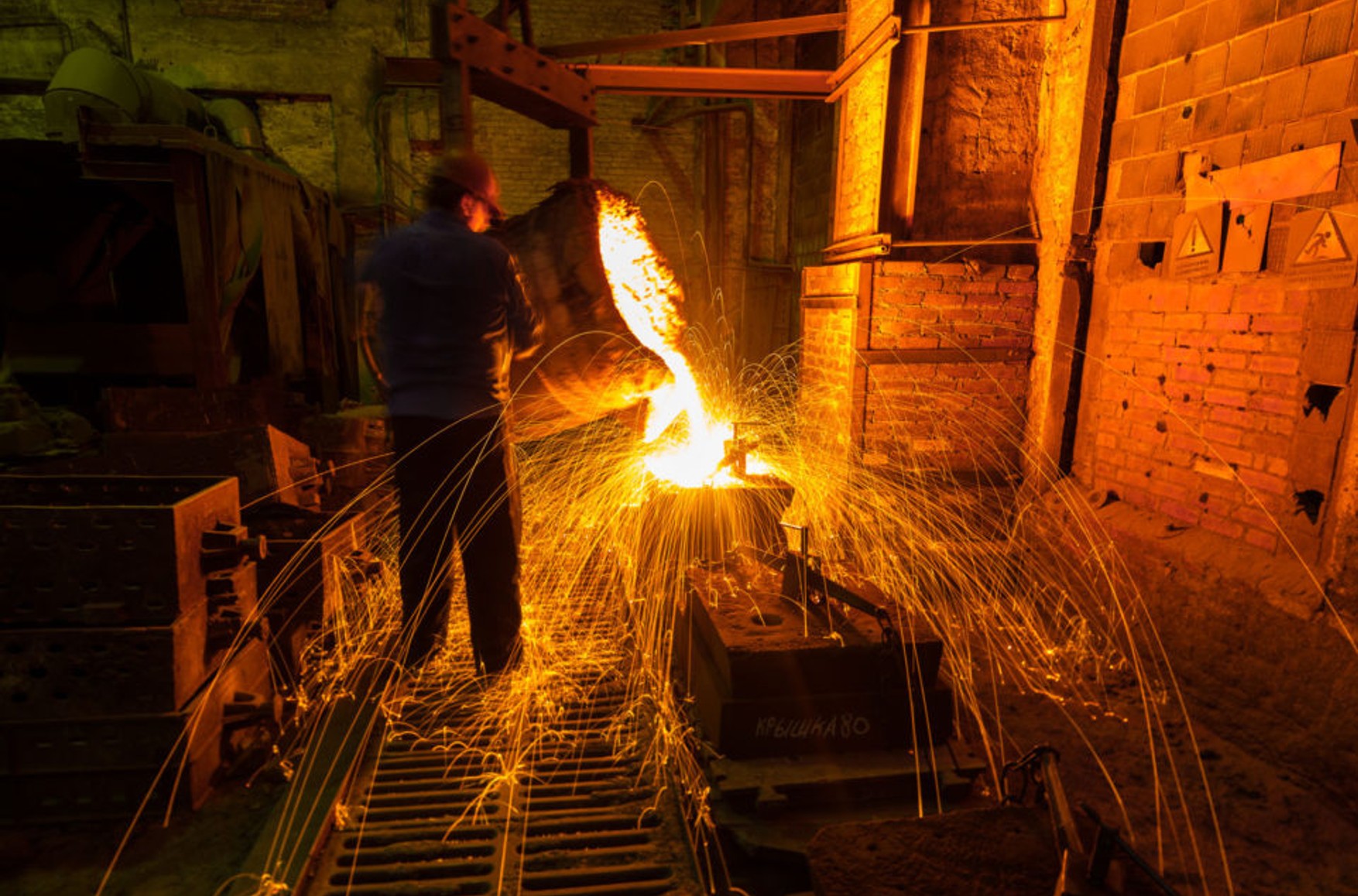 «Ъ»: Российские металлурги работают в убыток из-за слишком крепкого рубля и войны с Украиной