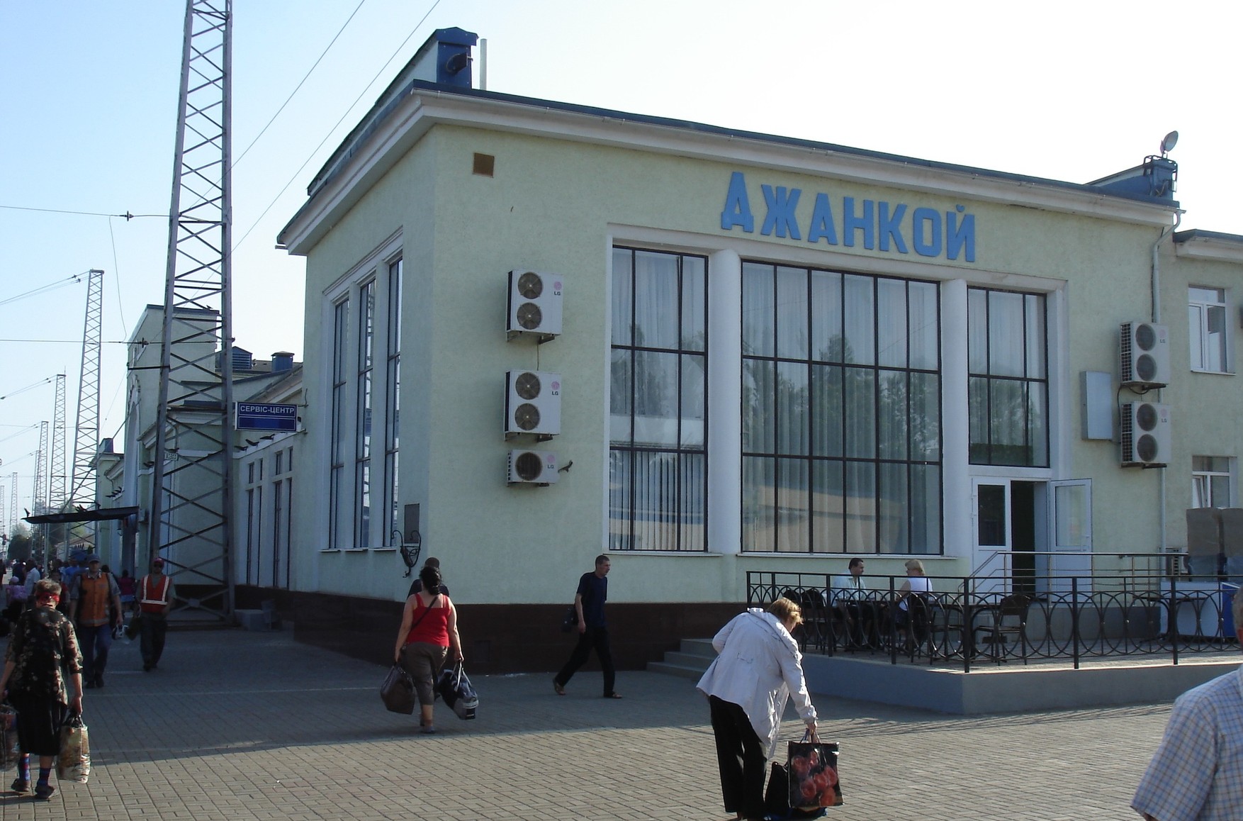 Жители аннексированного Крыма сообщили о взрывах в Джанкое