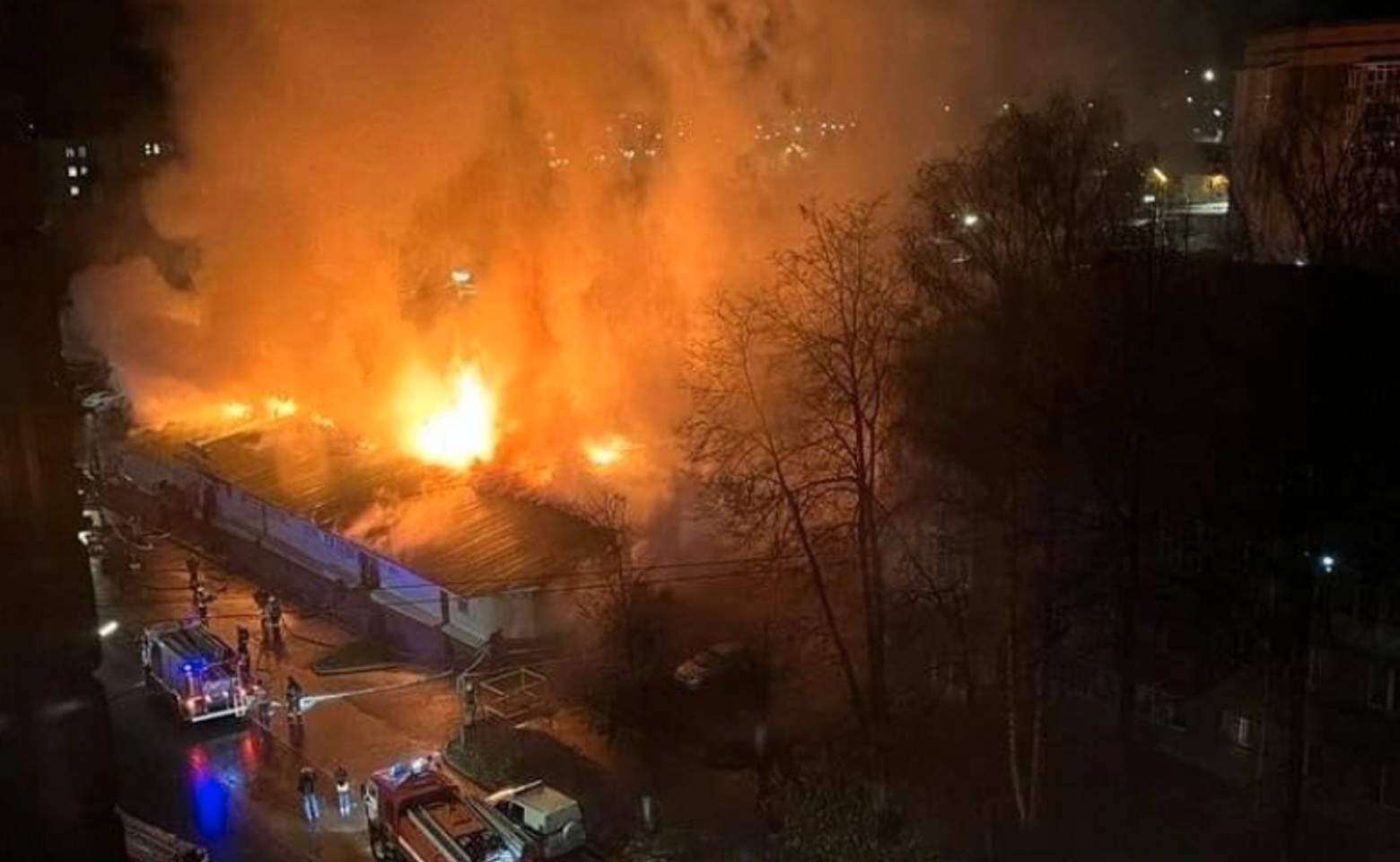 При пожаре в костромском клубе погибли 15 человек, посетитель выстрелил из ракетницы во время массовой драки — СМИ