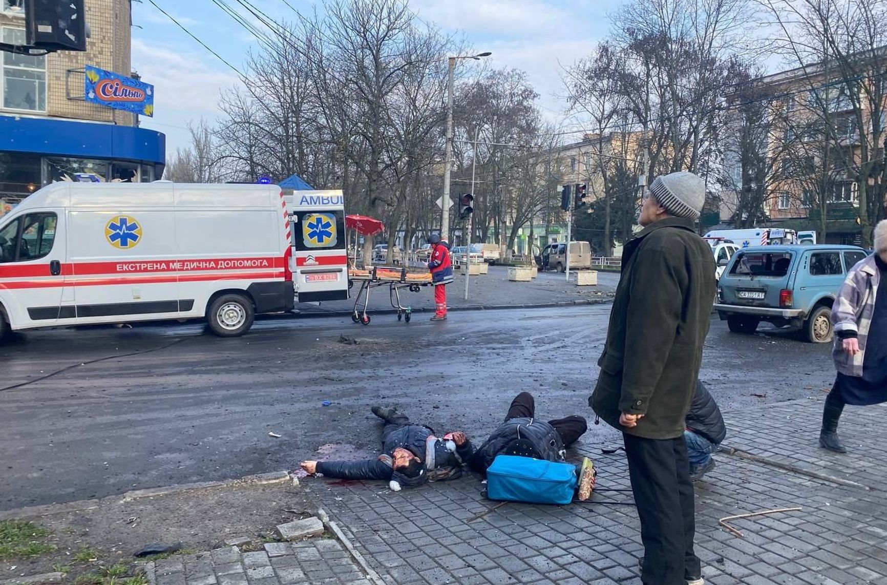 Семь человек погибли и 58 получили ранения в результате российского обстрела Херсона