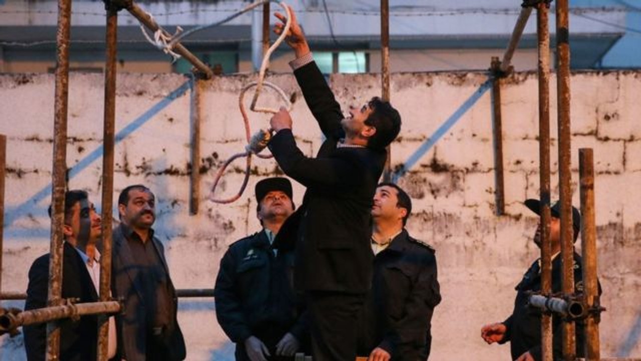 В Иране казнили первого из 11 протестующих, осужденных за осенние митинги