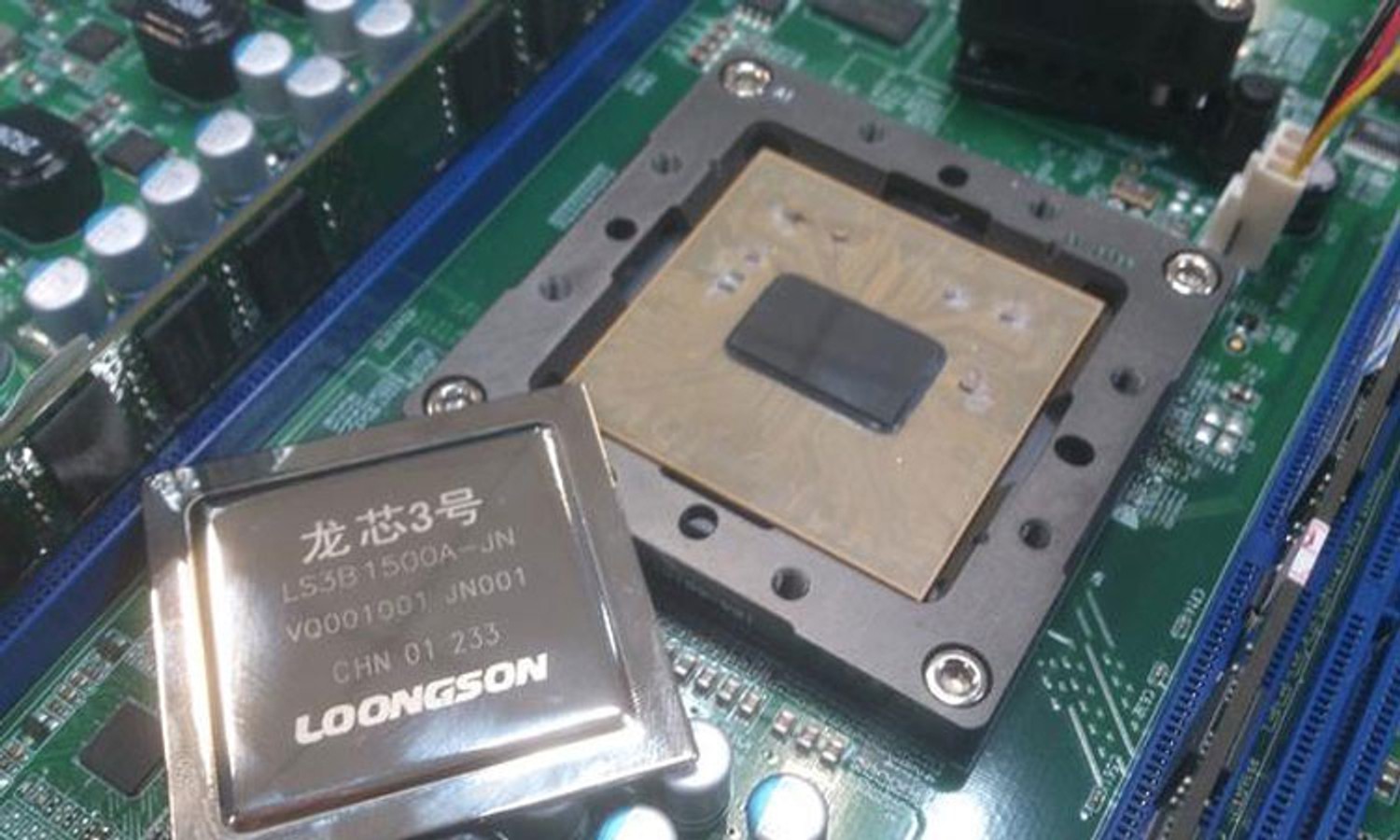 «Ъ»: Китай запретил поставки в Россию процессоров Loongson