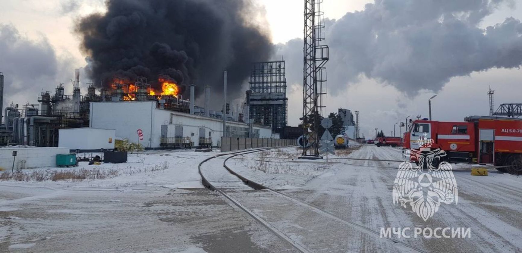 На крупнейшем НПЗ «Роснефти» в Восточной Сибири произошел взрыв, два человека погибли