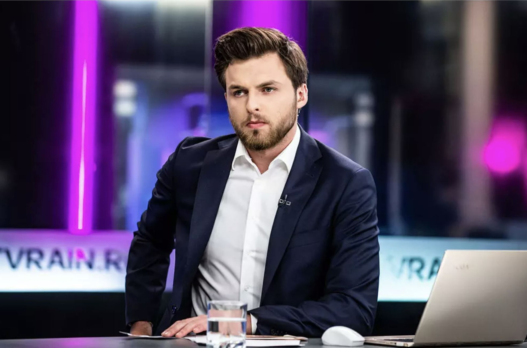 Телеканал «Дождь» прекратил сотрудничество с ведущим Алексеем Коростелевым из-за его фразы про армию РФ 