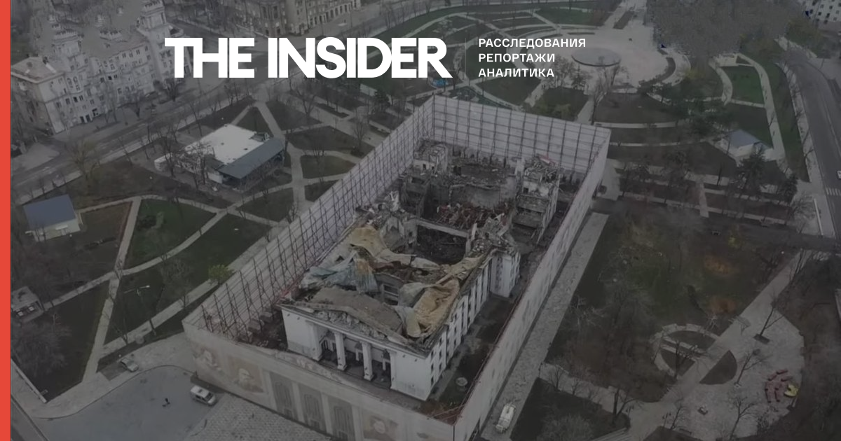 Разрушенный драмтеатр в Мариуполе прикрыли баннерами. РИА «Новости» обещали открытие к 10 сентября