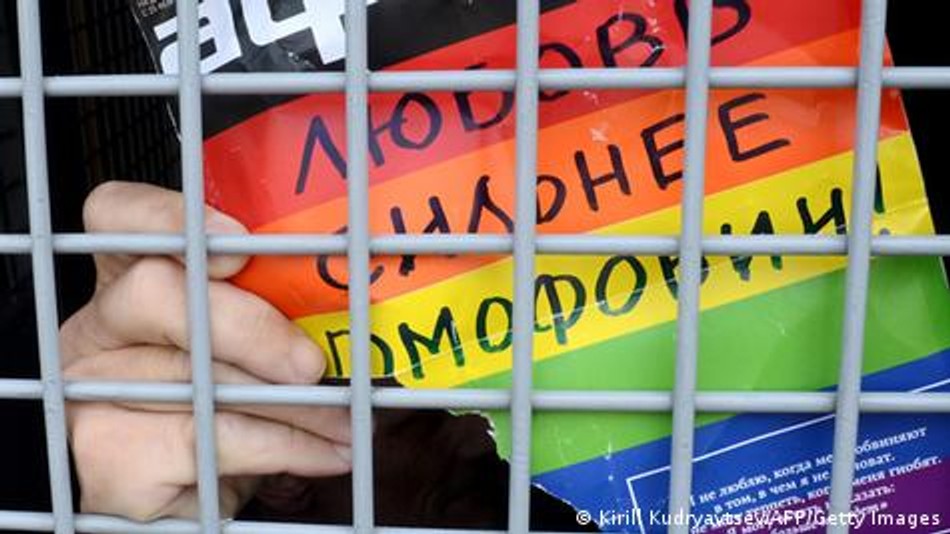 Роскомнадзор получил право блокировать сайты с «пропагандой ЛГБТ»
