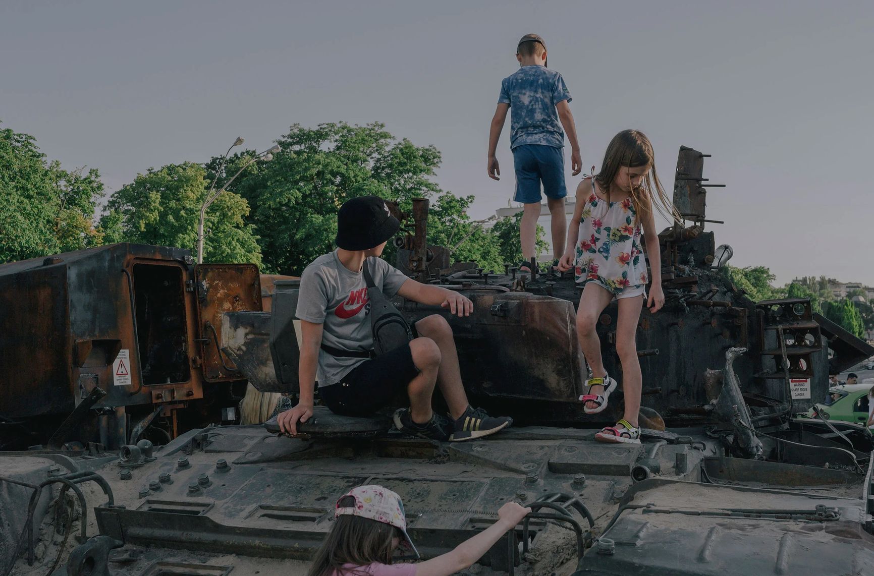 «То, что бушевало на заднем плане весь год». Издание Time опубликовало 100 лучших фотографий 2022 года. Большая часть посвящена Украине