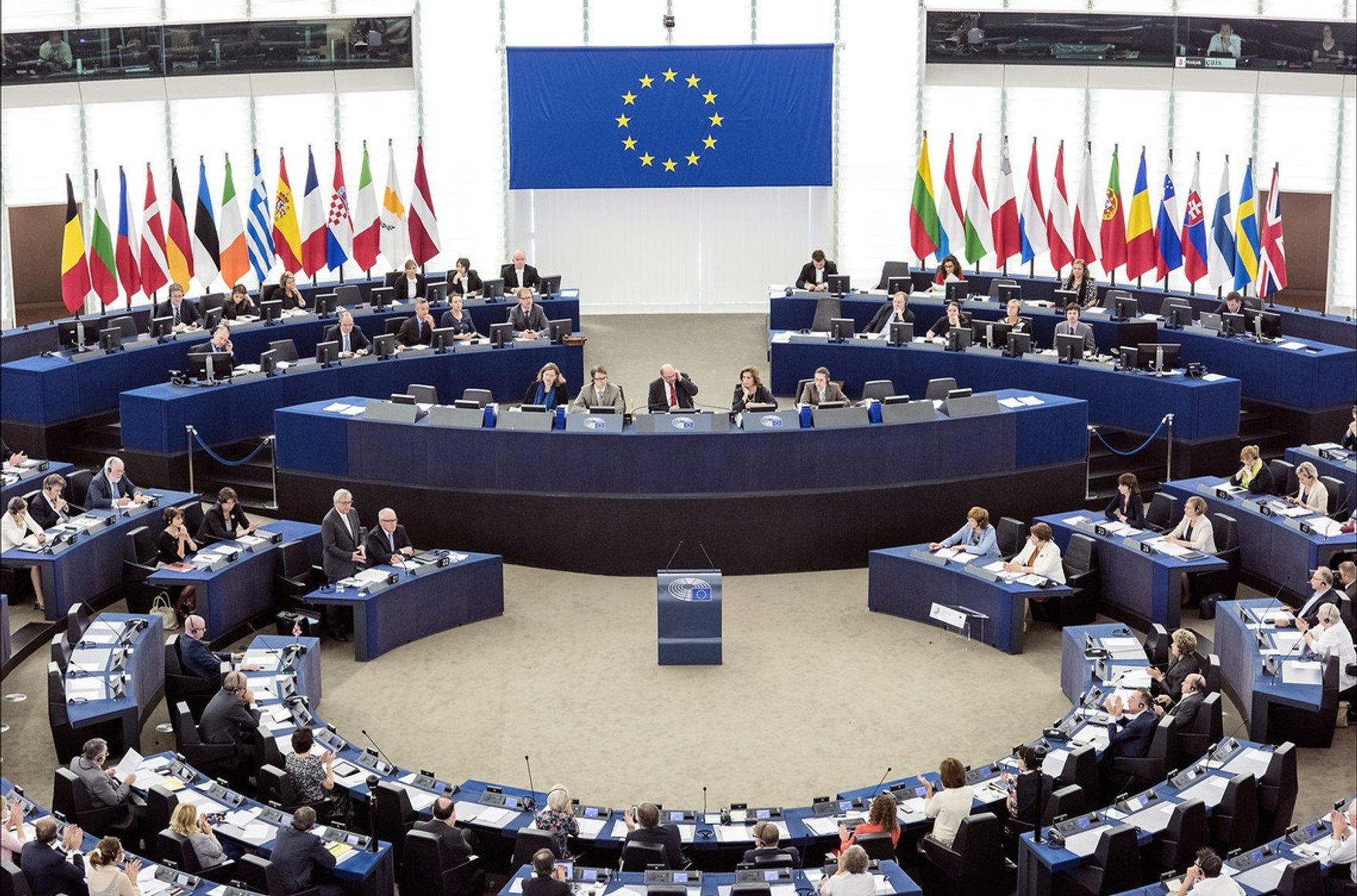 Совет ЕС утвердил €18 млрд кредита Украине в 2023 году, решение ранее блокировала Венгрия