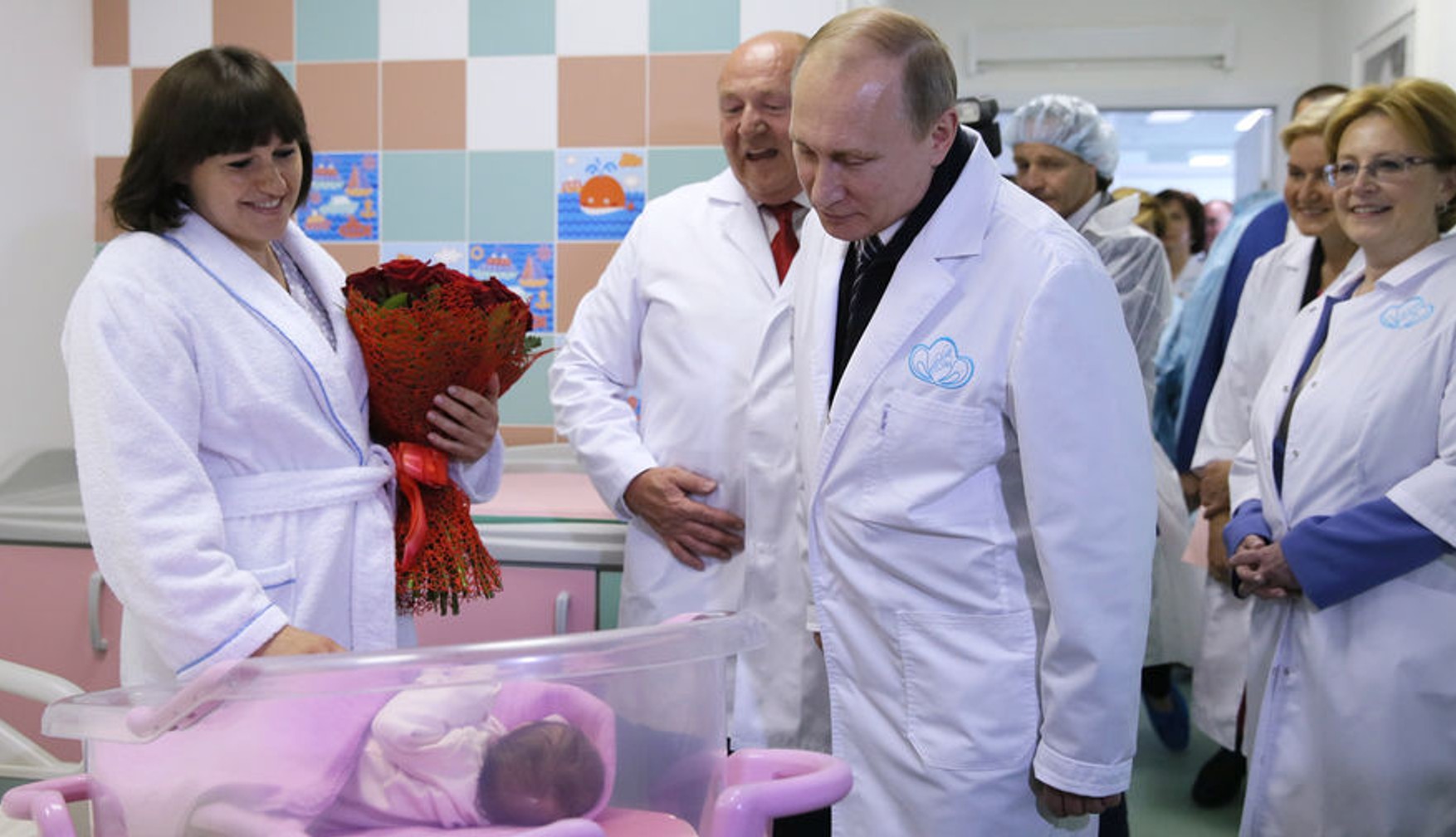 Путин подписал закон, запрещающий услугу суррогатного материнства для иностранцев и для одиноких мужчин