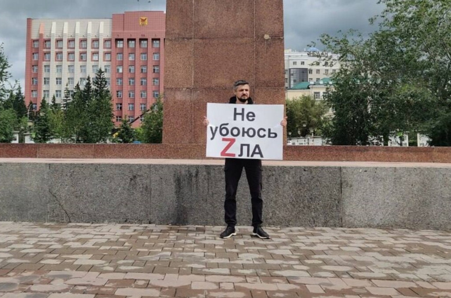 «Запрет направлен против одиночных пикетов» — правозащитник о подписанном Путиным законе, запрещающем митинги практически везде 