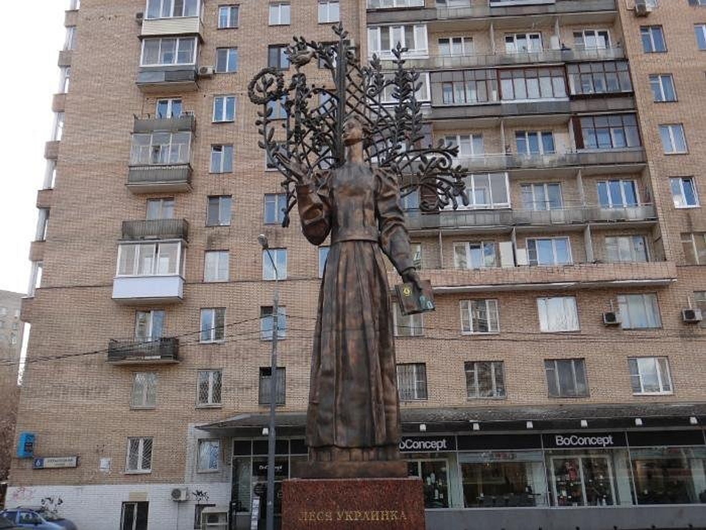 У памятника Лесе Украинке в Москве снова задержали мужчину