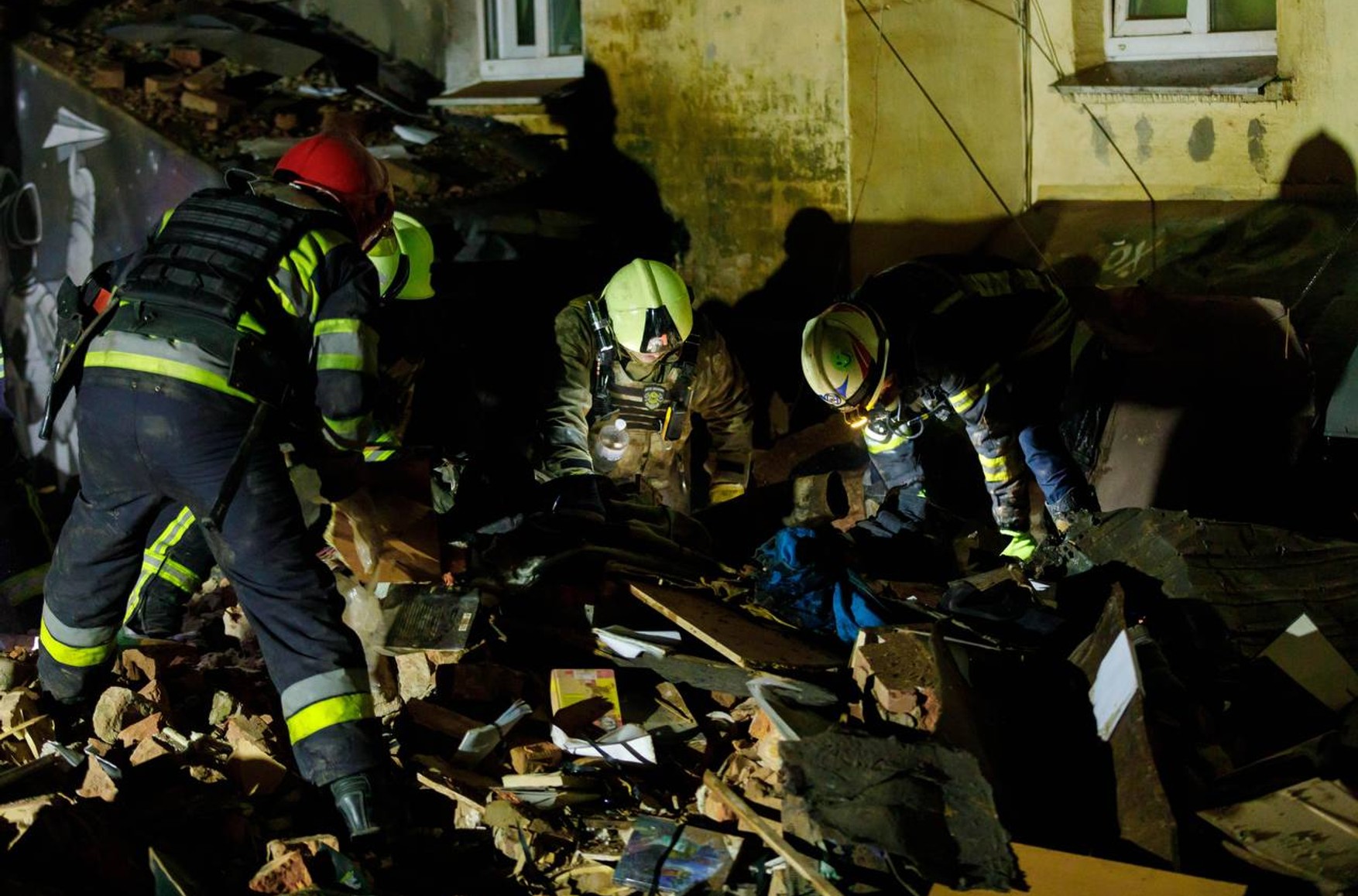 В результате ракетного удара по жилому дому в Харькове погиб человек