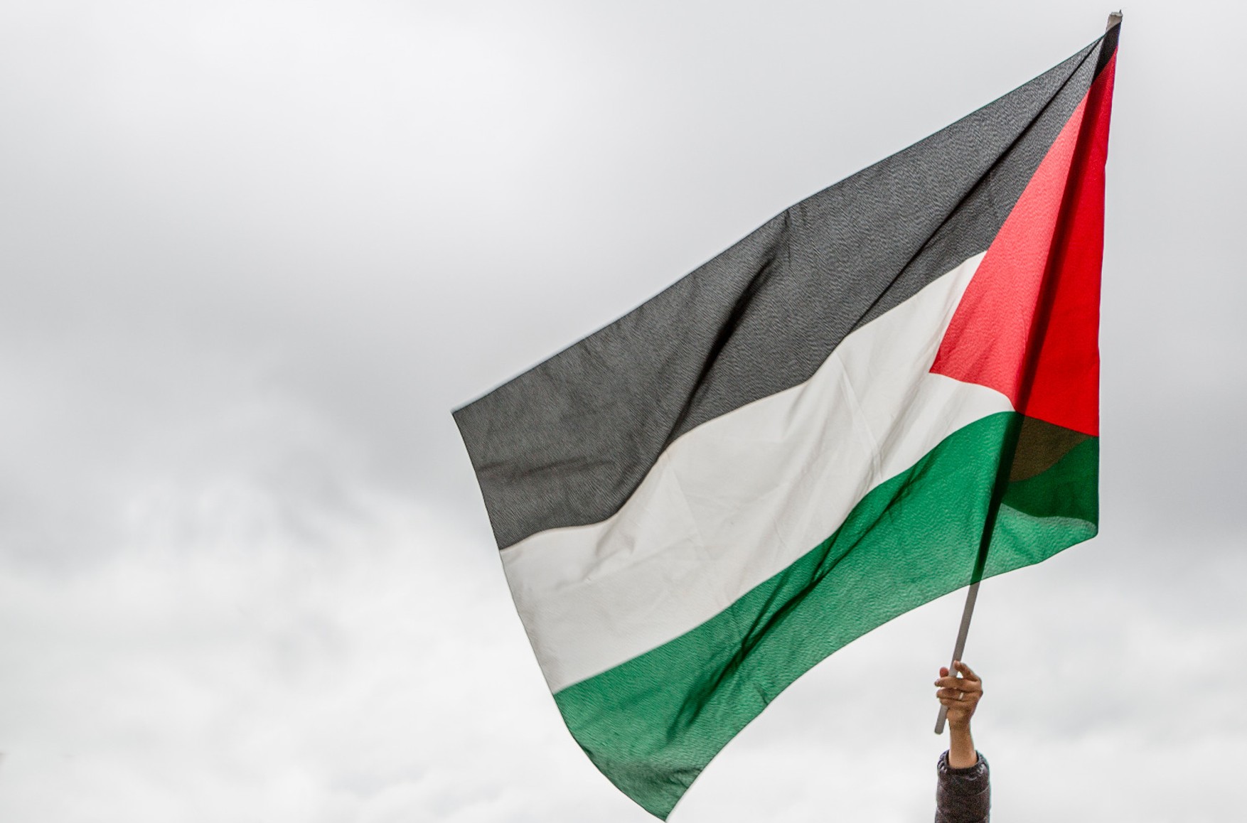 Израильский министр назвал флаг Палестины «символом террористической организации», полиция получила указание флаги срывать