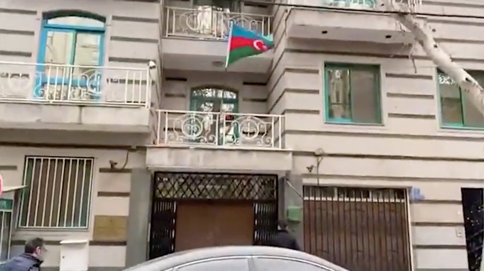 В посольстве Азербайджана в Тегеране застрелили начальника охраны