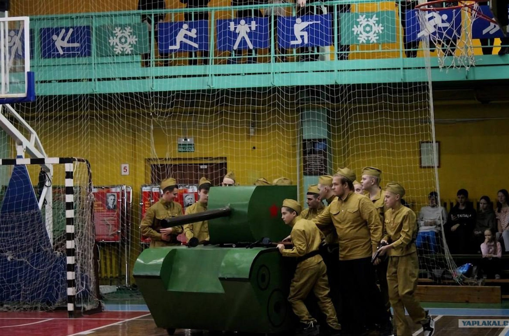 В спортзале в Сызрани провели реконструкцию Курской битвы за 2 млн рублей